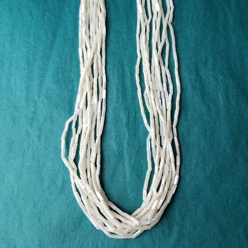 2/90$ Vintage Lucas Lameth Mother of pearls with 925 sterling silver necklace